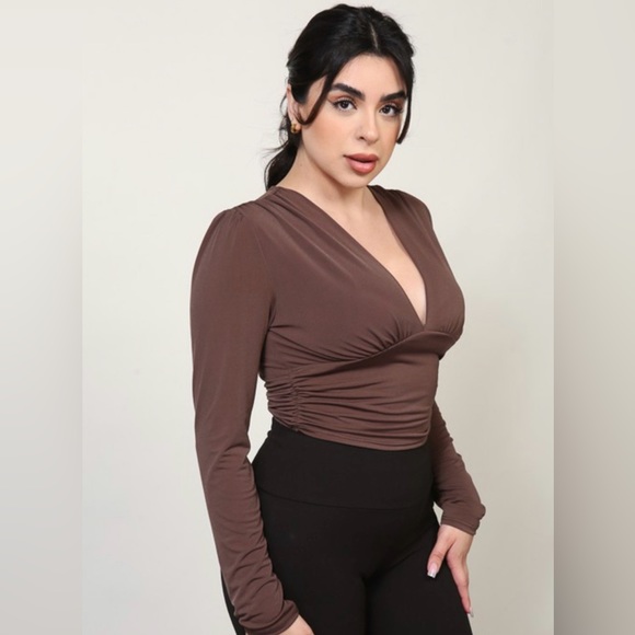 V neckline shirred top - Picture 10 of 11